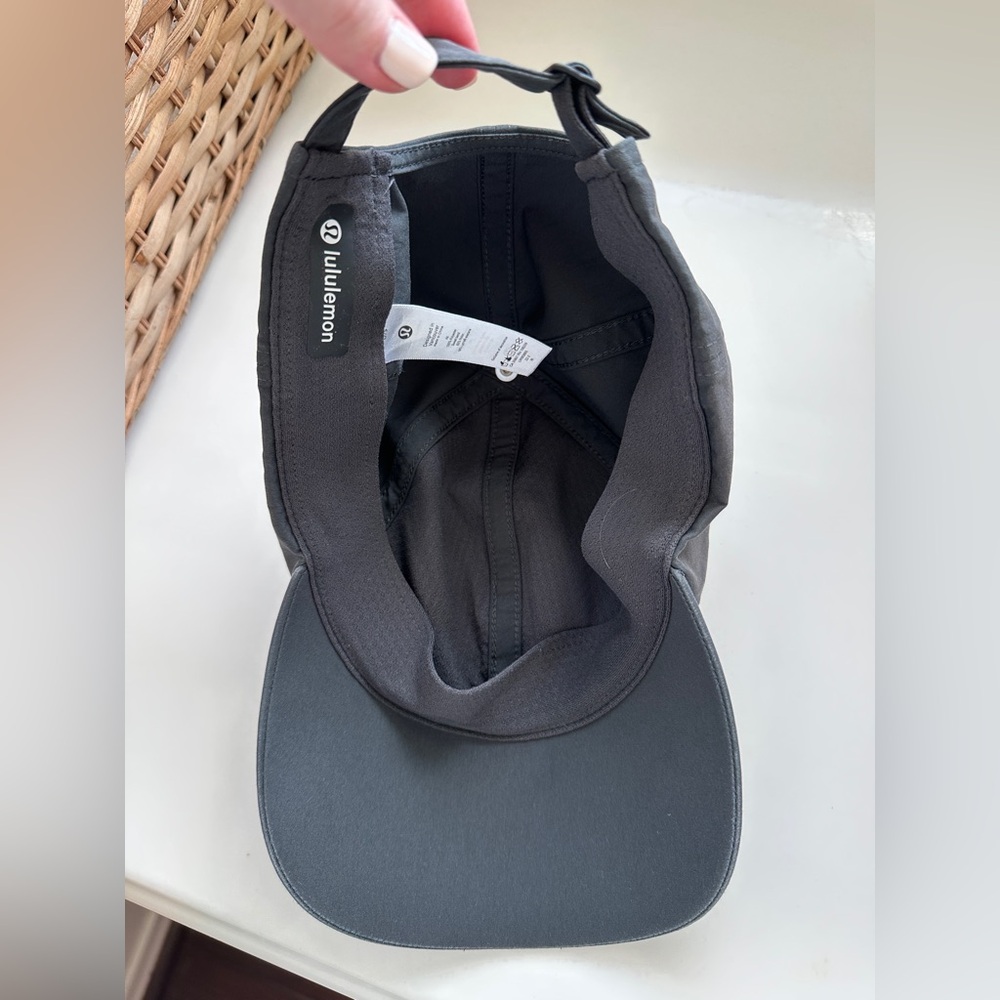 Lululemon hat - Picture 3 of 4